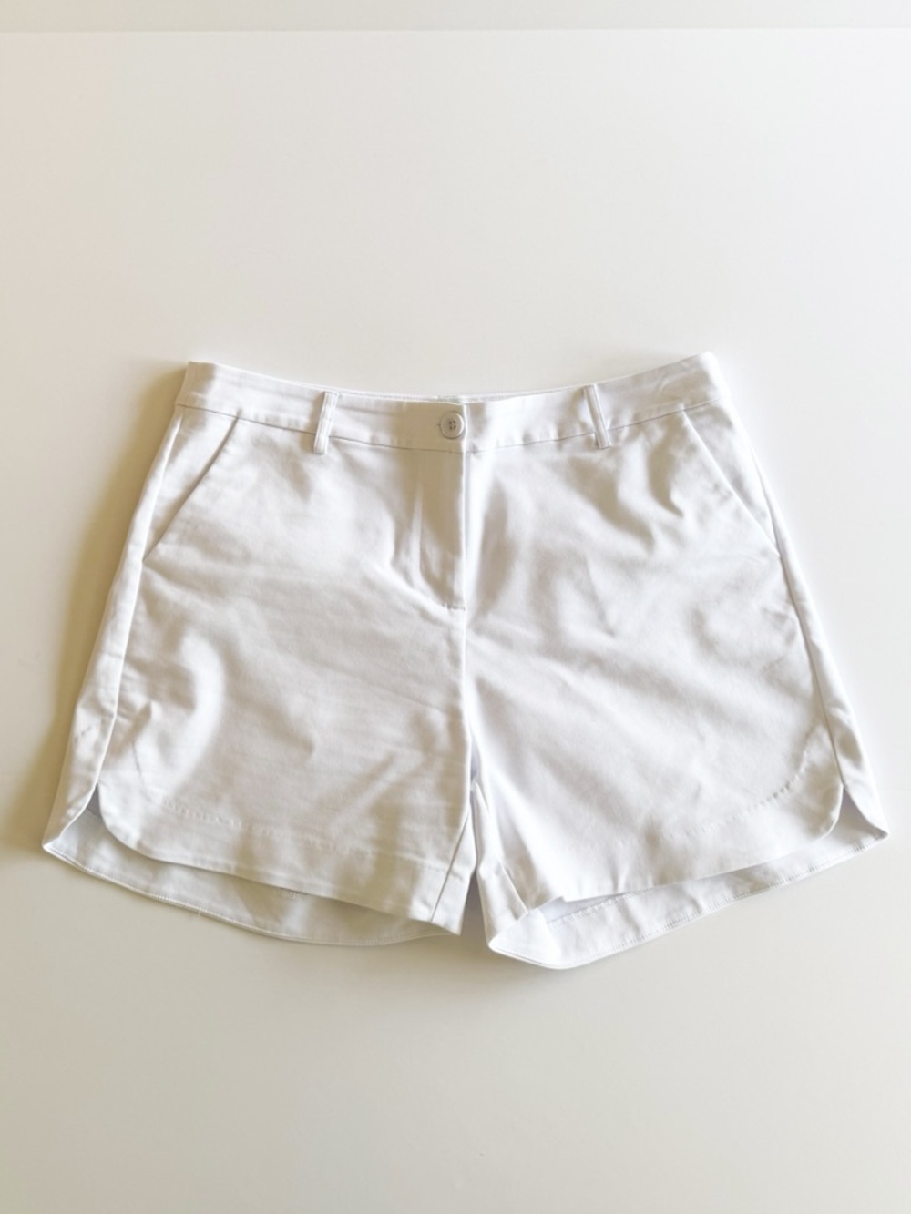 JADE Melody Tam Side-Round White Shorts